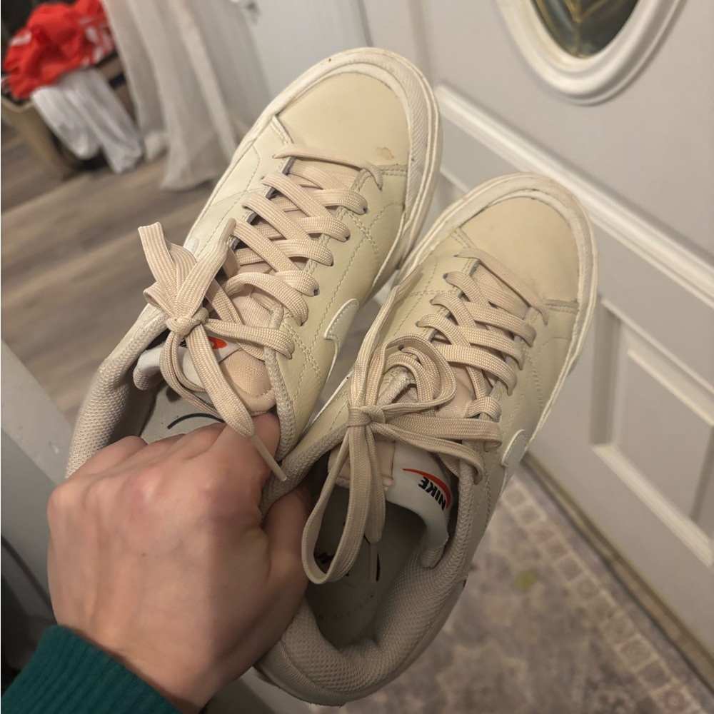 Nike court legacy lift sneakers